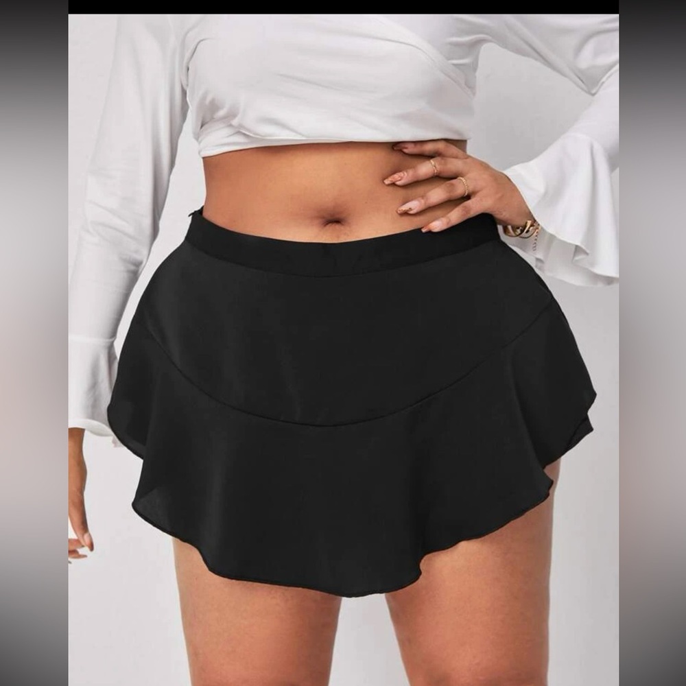 NWOT Shein Ruffle Hem Skort